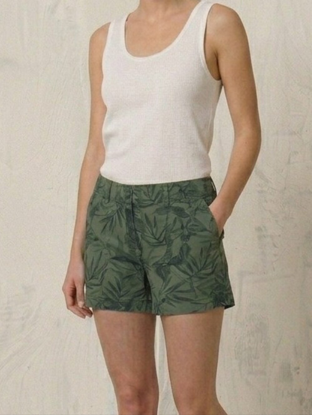 Old Navy Tropical Palm Leaf Cotton Chino Shorts in Olive Size 6